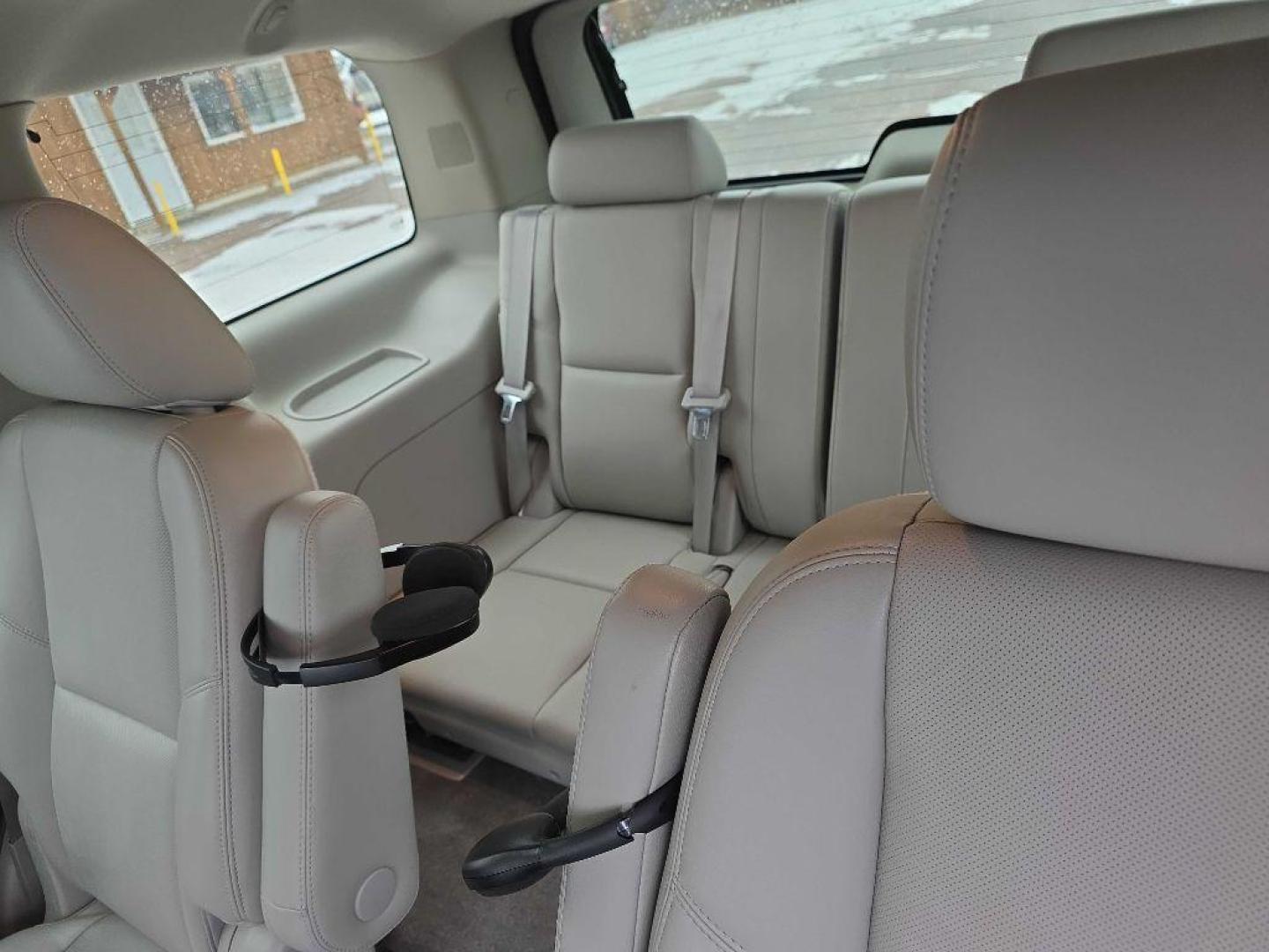 2011 MOCHA GMC YUKON SLT (1GKS2CE02BR) with an 5.3L engine, Automatic transmission, located at 495 Old Highway 20 West, South Sioux City, NE, 68776, (402) 494-2677, 42.458408, -96.443512 - Photo#7