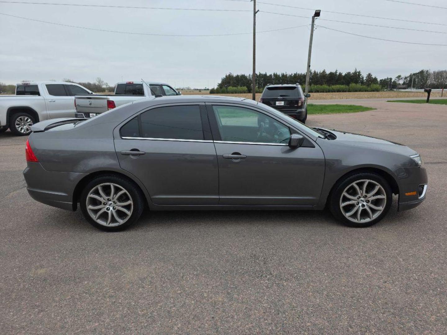 2012 SILVER FORD FUSION SE (3FAHP0HA5CR) with an 2.5L engine, Automatic transmission, located at 495 Old Highway 20 West, South Sioux City, NE, 68776, (402) 494-2677, 42.458408, -96.443512 - Photo#4
