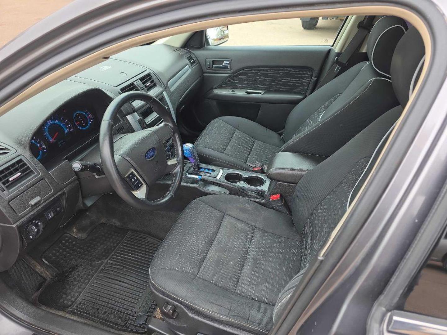 2012 SILVER FORD FUSION SE (3FAHP0HA5CR) with an 2.5L engine, Automatic transmission, located at 495 Old Highway 20 West, South Sioux City, NE, 68776, (402) 494-2677, 42.458408, -96.443512 - Photo#7