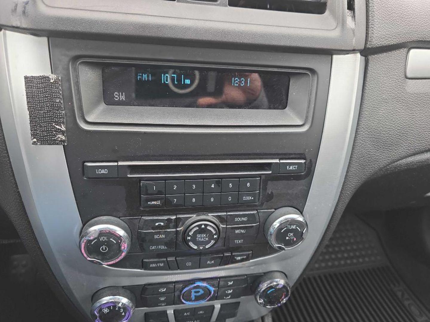 2012 SILVER FORD FUSION SE (3FAHP0HA5CR) with an 2.5L engine, Automatic transmission, located at 495 Old Highway 20 West, South Sioux City, NE, 68776, (402) 494-2677, 42.458408, -96.443512 - Photo#9