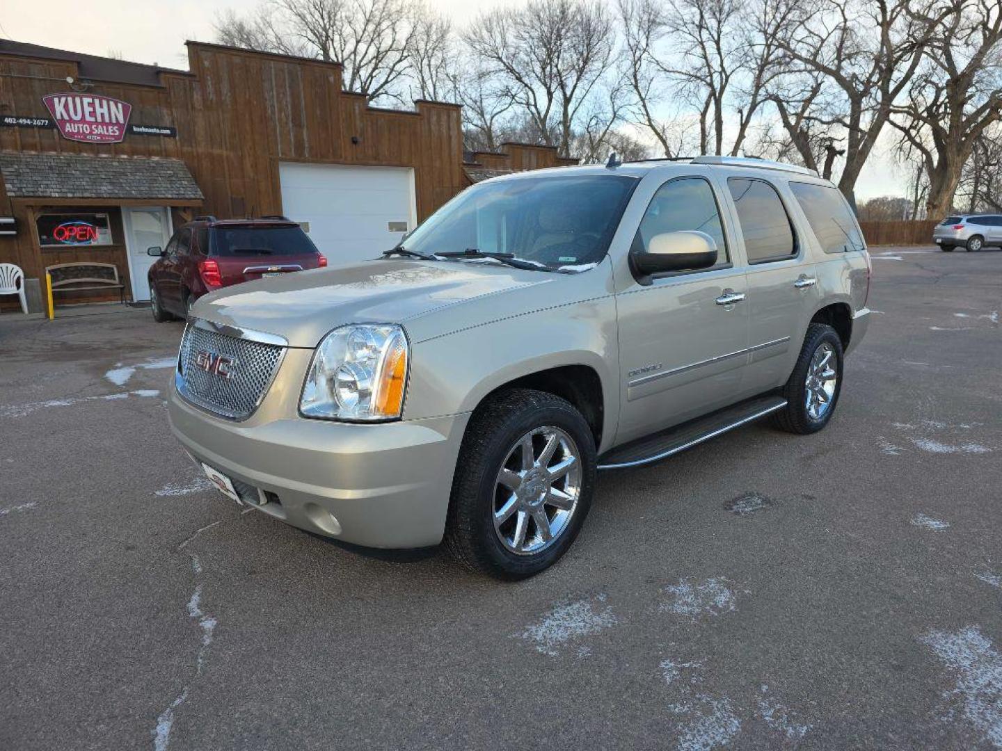 2010 TAN GMC YUKON DENALI (1GKUKEEF0AR) with an 6.2L engine, Automatic transmission, located at 495 Old Highway 20 West, South Sioux City, NE, 68776, (402) 494-2677, 42.458408, -96.443512 - Photo#0