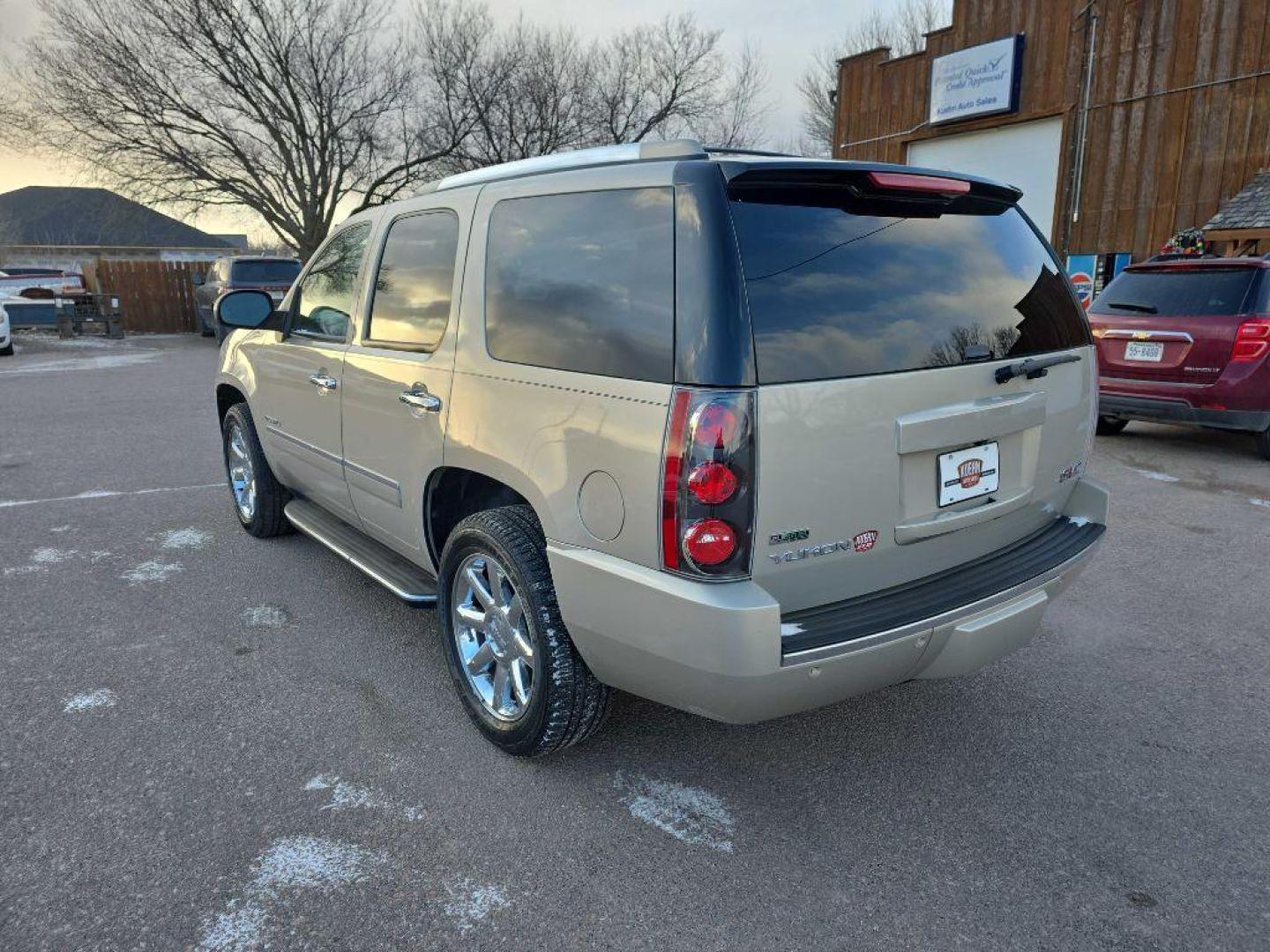 2010 TAN GMC YUKON DENALI (1GKUKEEF0AR) with an 6.2L engine, Automatic transmission, located at 495 Old Highway 20 West, South Sioux City, NE, 68776, (402) 494-2677, 42.458408, -96.443512 - Photo#2