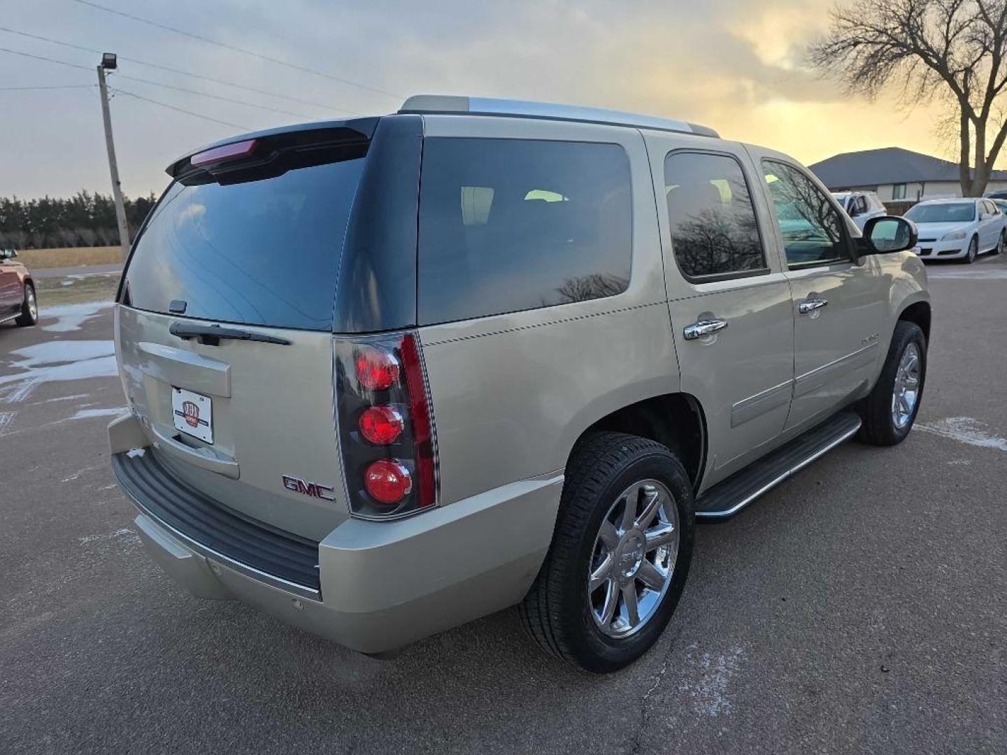 2010 TAN GMC YUKON DENALI (1GKUKEEF0AR) with an 6.2L engine, Automatic transmission, located at 495 Old Highway 20 West, South Sioux City, NE, 68776, (402) 494-2677, 42.458408, -96.443512 - Photo#3