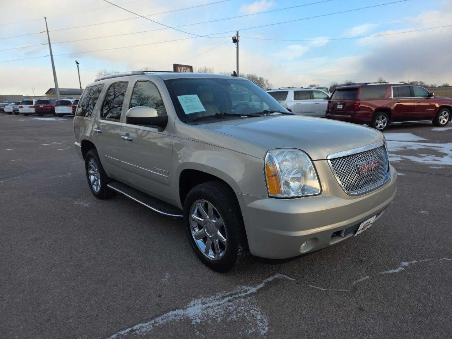 2010 TAN GMC YUKON DENALI (1GKUKEEF0AR) with an 6.2L engine, Automatic transmission, located at 495 Old Highway 20 West, South Sioux City, NE, 68776, (402) 494-2677, 42.458408, -96.443512 - Photo#5