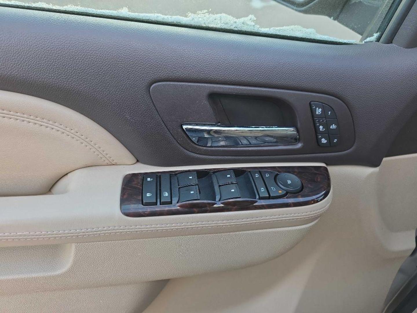 2010 TAN GMC YUKON DENALI (1GKUKEEF0AR) with an 6.2L engine, Automatic transmission, located at 495 Old Highway 20 West, South Sioux City, NE, 68776, (402) 494-2677, 42.458408, -96.443512 - Photo#10