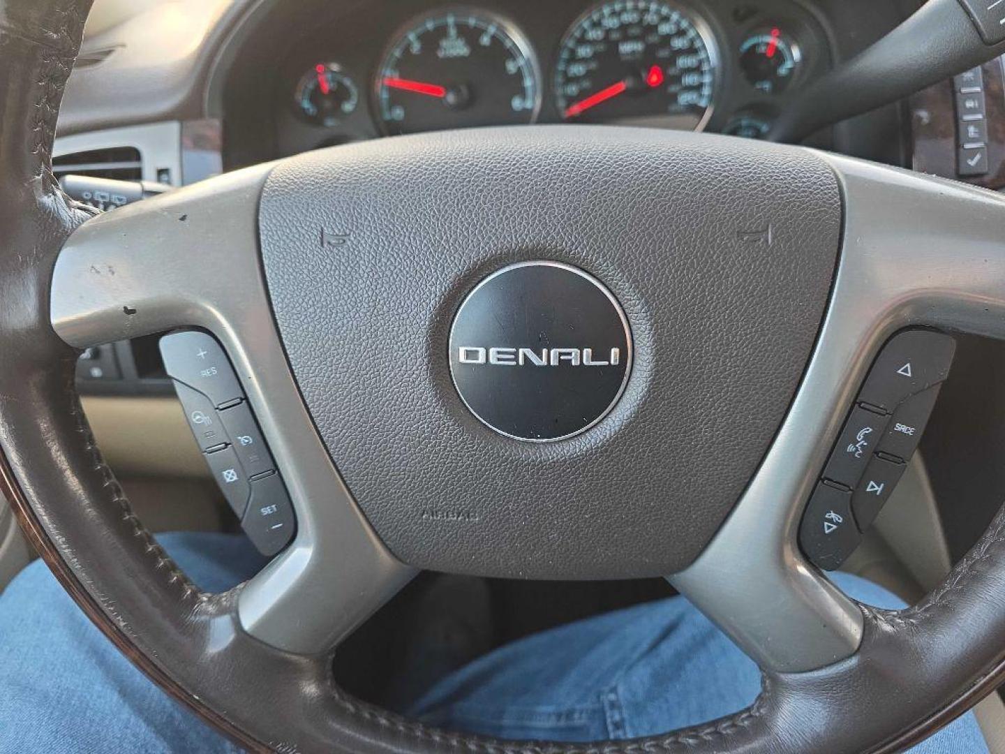 2010 TAN GMC YUKON DENALI (1GKUKEEF0AR) with an 6.2L engine, Automatic transmission, located at 495 Old Highway 20 West, South Sioux City, NE, 68776, (402) 494-2677, 42.458408, -96.443512 - Photo#15