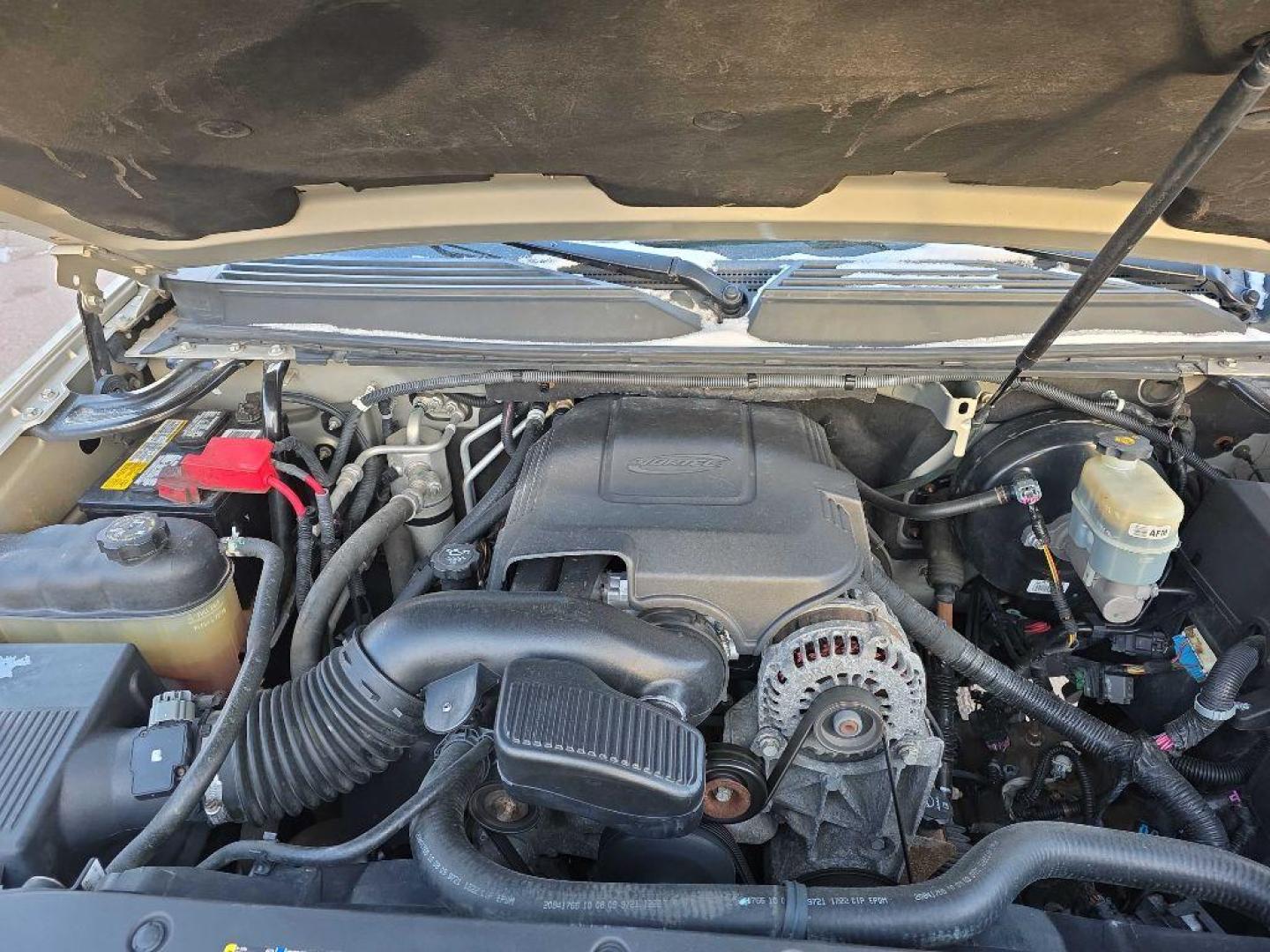 2010 TAN GMC YUKON DENALI (1GKUKEEF0AR) with an 6.2L engine, Automatic transmission, located at 495 Old Highway 20 West, South Sioux City, NE, 68776, (402) 494-2677, 42.458408, -96.443512 - Photo#20