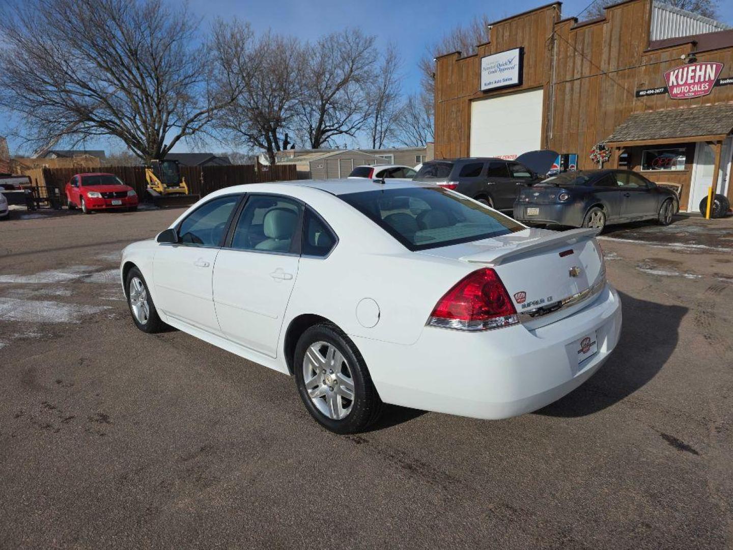 2011 WHITE CHEVROLET IMPALA LT (2G1WG5EK1B1) with an 3.5L engine, Automatic transmission, located at 495 Old Highway 20 West, South Sioux City, NE, 68776, (402) 494-2677, 42.458408, -96.443512 - Photo#2