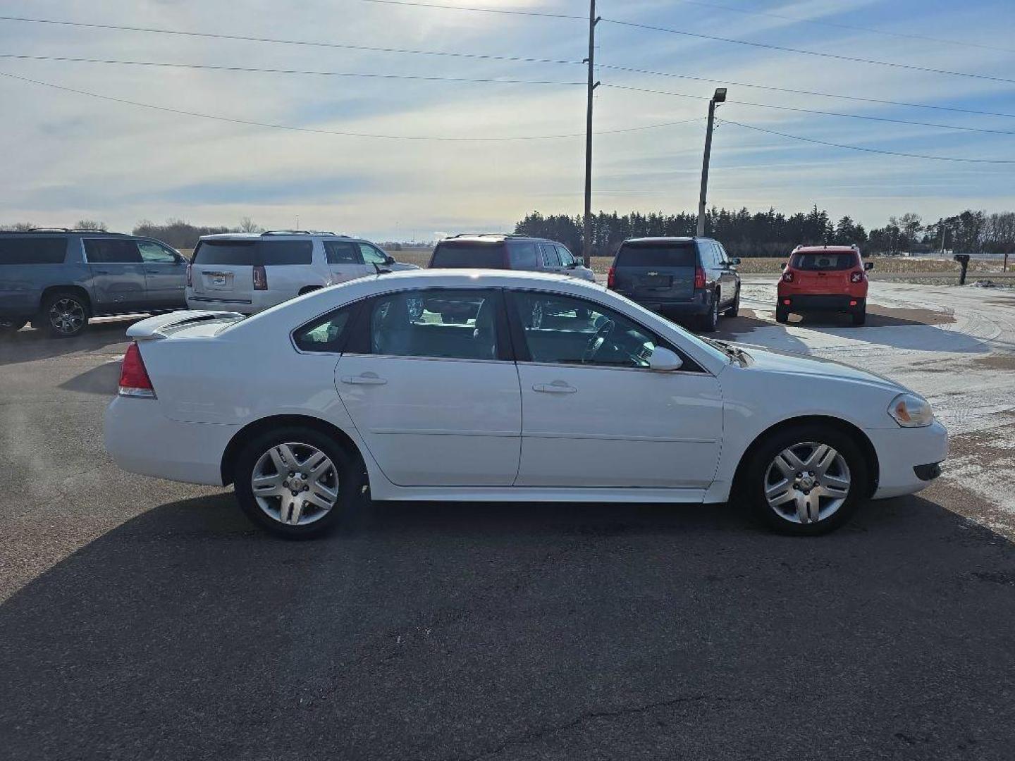 2011 WHITE CHEVROLET IMPALA LT (2G1WG5EK1B1) with an 3.5L engine, Automatic transmission, located at 495 Old Highway 20 West, South Sioux City, NE, 68776, (402) 494-2677, 42.458408, -96.443512 - Photo#4