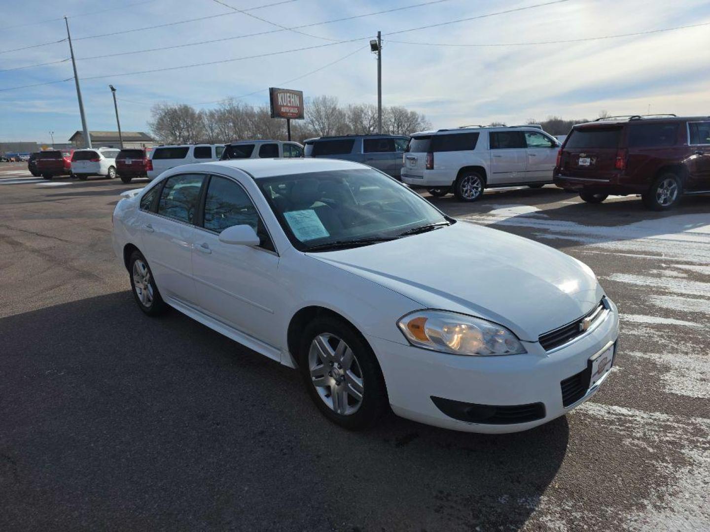 2011 WHITE CHEVROLET IMPALA LT (2G1WG5EK1B1) with an 3.5L engine, Automatic transmission, located at 495 Old Highway 20 West, South Sioux City, NE, 68776, (402) 494-2677, 42.458408, -96.443512 - Photo#5