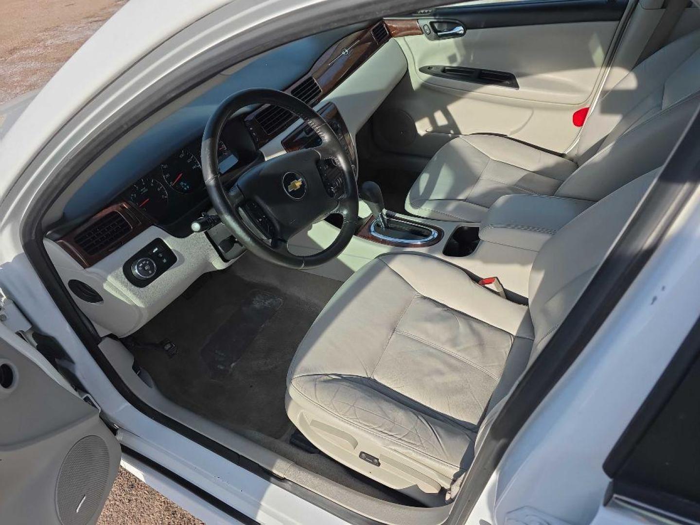 2011 WHITE CHEVROLET IMPALA LT (2G1WG5EK1B1) with an 3.5L engine, Automatic transmission, located at 495 Old Highway 20 West, South Sioux City, NE, 68776, (402) 494-2677, 42.458408, -96.443512 - Photo#7