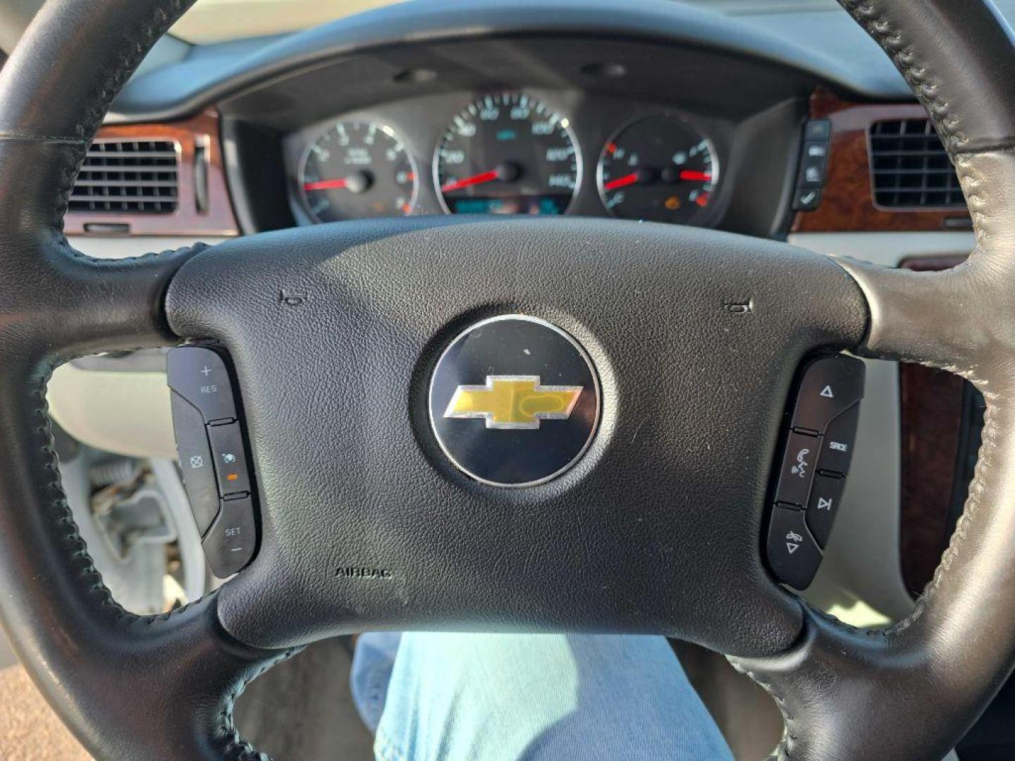 2011 WHITE CHEVROLET IMPALA LT (2G1WG5EK1B1) with an 3.5L engine, Automatic transmission, located at 495 Old Highway 20 West, South Sioux City, NE, 68776, (402) 494-2677, 42.458408, -96.443512 - Photo#10