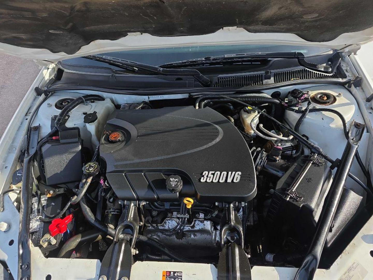 2011 WHITE CHEVROLET IMPALA LT (2G1WG5EK1B1) with an 3.5L engine, Automatic transmission, located at 495 Old Highway 20 West, South Sioux City, NE, 68776, (402) 494-2677, 42.458408, -96.443512 - Photo#11