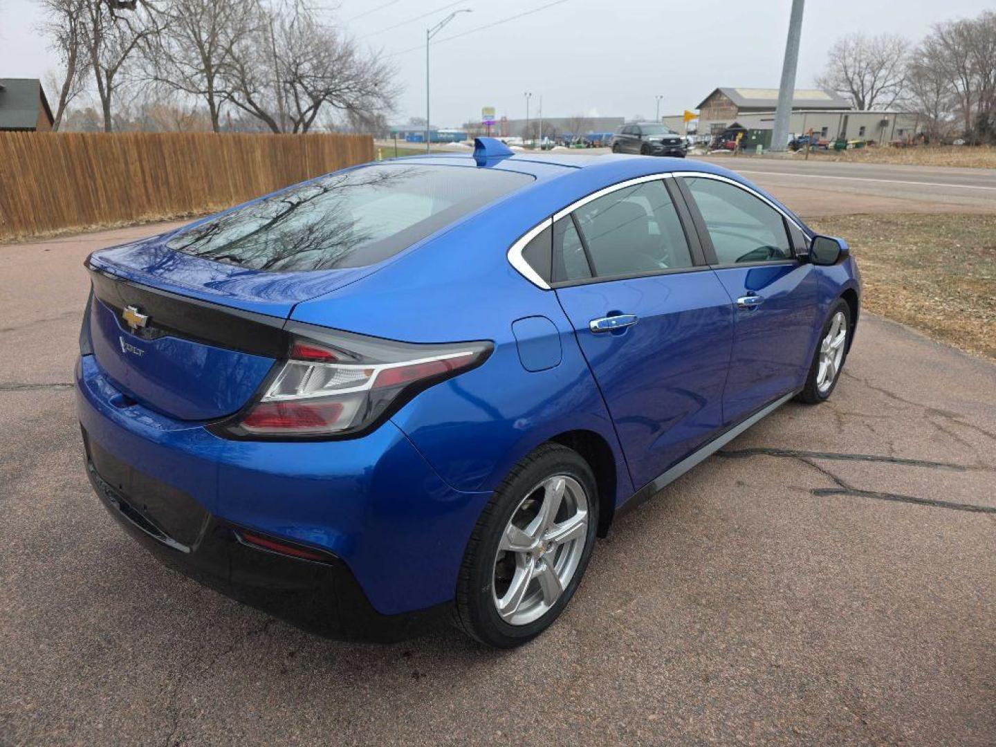 2017 BLUE CHEVROLET VOLT LT (1G1RA6S50HU) with an 1.5L engine, Automatic transmission, located at 495 Old Highway 20 West, South Sioux City, NE, 68776, (402) 494-2677, 42.458408, -96.443512 - Photo#3
