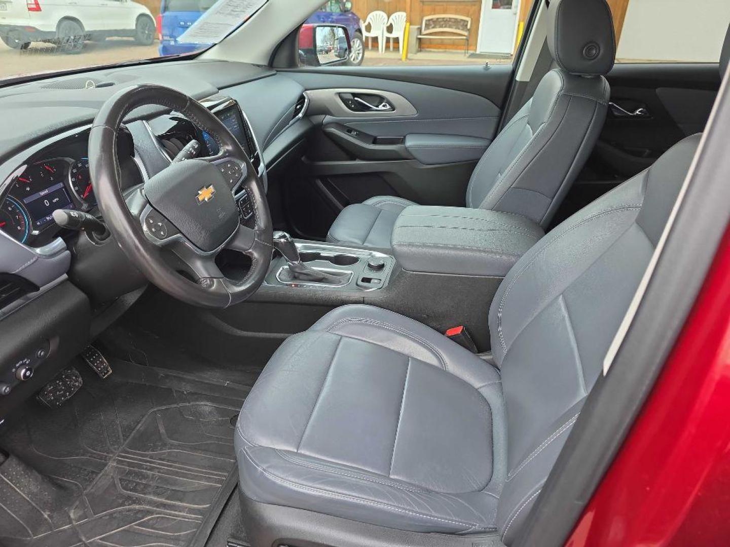 2020 MAROON CHEVROLET TRAVERSE LT (1GNEVHKW6LJ) with an 3.6L engine, Automatic transmission, located at 495 Old Highway 20 West, South Sioux City, NE, 68776, (402) 494-2677, 42.458408, -96.443512 - Photo#10