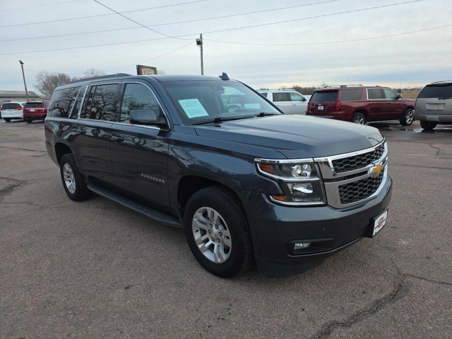 2019 BLUE CHEVROLET SUBURBAN 1500 LT (1GNSKHKC2KR) with an 5.3L engine, Automatic transmission, located at 495 Old Highway 20 West, South Sioux City, NE, 68776, (402) 494-2677, 42.458408, -96.443512 - Photo#5