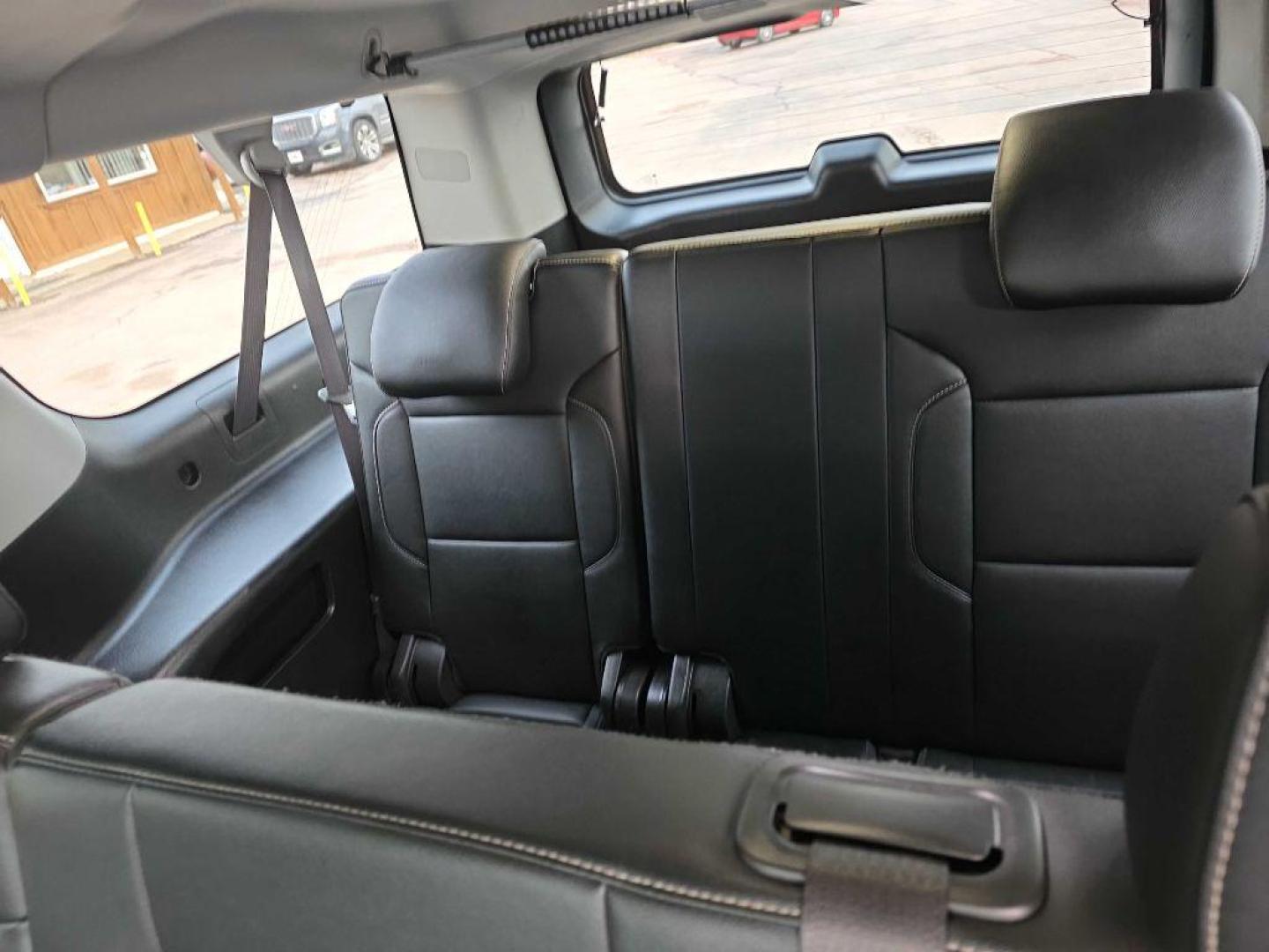 2019 BLUE CHEVROLET SUBURBAN 1500 LT (1GNSKHKC2KR) with an 5.3L engine, Automatic transmission, located at 495 Old Highway 20 West, South Sioux City, NE, 68776, (402) 494-2677, 42.458408, -96.443512 - Photo#7