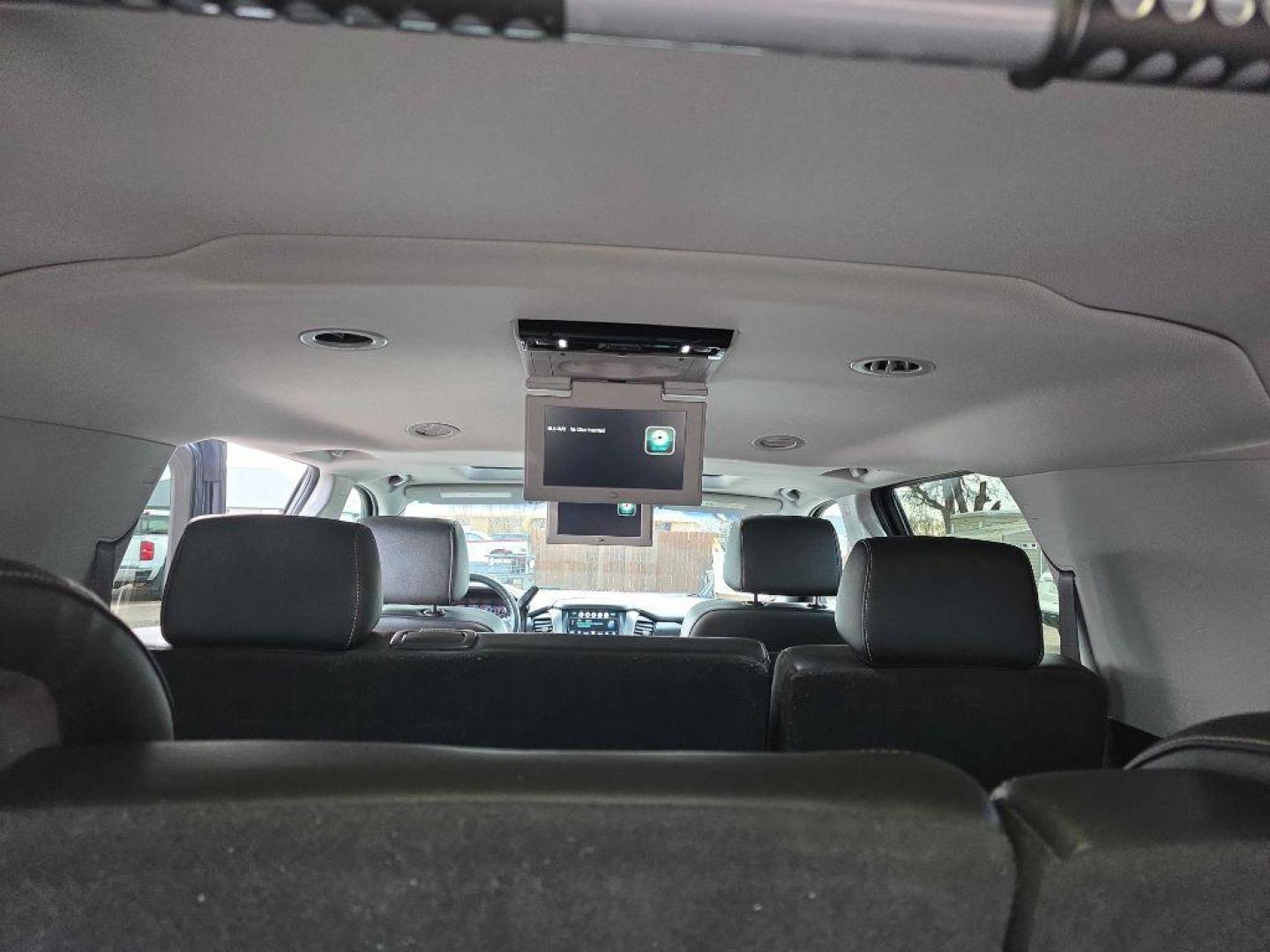 2019 BLUE CHEVROLET SUBURBAN 1500 LT (1GNSKHKC2KR) with an 5.3L engine, Automatic transmission, located at 495 Old Highway 20 West, South Sioux City, NE, 68776, (402) 494-2677, 42.458408, -96.443512 - Photo#9