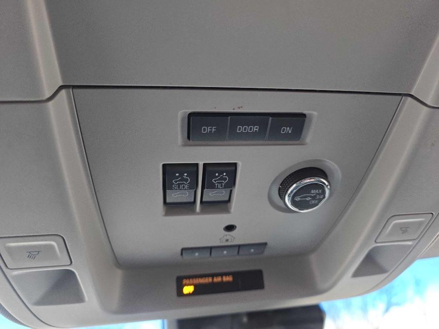 2019 BLUE CHEVROLET SUBURBAN 1500 LT (1GNSKHKC2KR) with an 5.3L engine, Automatic transmission, located at 495 Old Highway 20 West, South Sioux City, NE, 68776, (402) 494-2677, 42.458408, -96.443512 - Photo#12