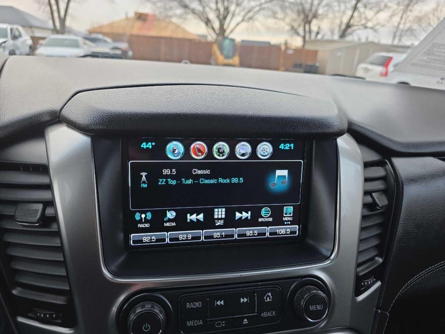 2019 BLUE CHEVROLET SUBURBAN 1500 LT (1GNSKHKC2KR) with an 5.3L engine, Automatic transmission, located at 495 Old Highway 20 West, South Sioux City, NE, 68776, (402) 494-2677, 42.458408, -96.443512 - Photo#16