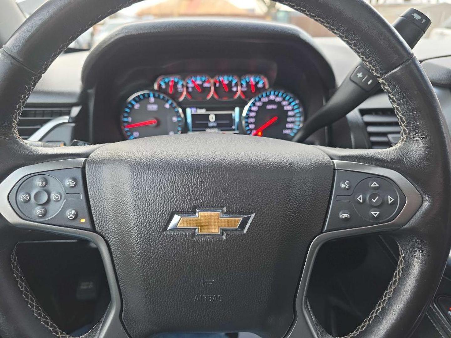 2019 BLUE CHEVROLET SUBURBAN 1500 LT (1GNSKHKC2KR) with an 5.3L engine, Automatic transmission, located at 495 Old Highway 20 West, South Sioux City, NE, 68776, (402) 494-2677, 42.458408, -96.443512 - Photo#18