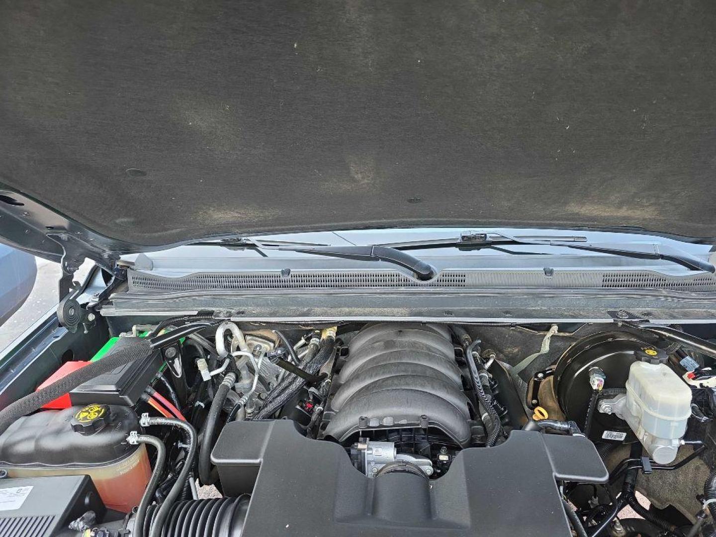 2019 BLUE CHEVROLET SUBURBAN 1500 LT (1GNSKHKC2KR) with an 5.3L engine, Automatic transmission, located at 495 Old Highway 20 West, South Sioux City, NE, 68776, (402) 494-2677, 42.458408, -96.443512 - Photo#26