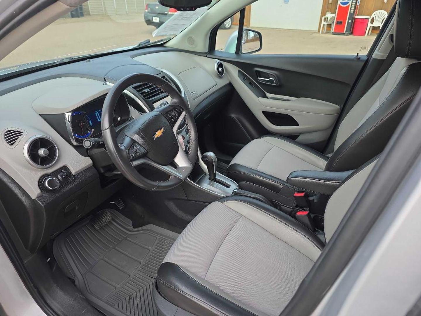 2015 SILVER CHEVROLET TRAX 1LT (3GNCJRSB8FL) with an 1.4L engine, Automatic transmission, located at 495 Old Highway 20 West, South Sioux City, NE, 68776, (402) 494-2677, 42.458408, -96.443512 - Photo#7