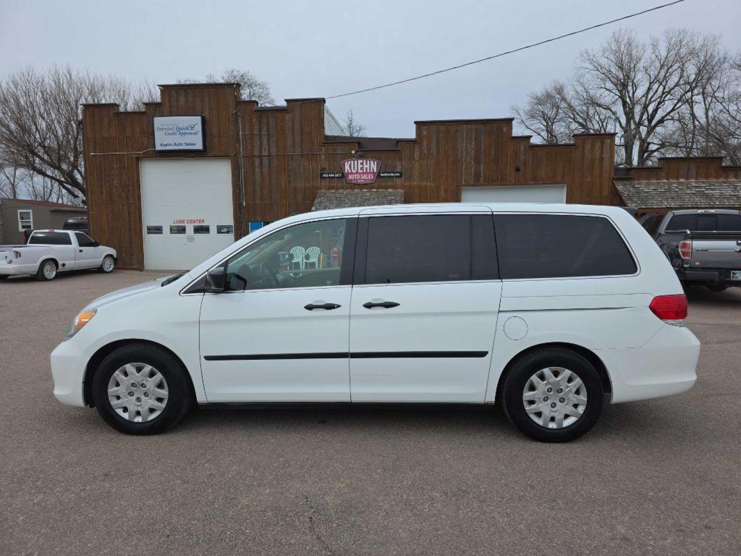 2008 WHITE HONDA ODYSSEY LX (5FNRL38268B) with an 3.5L engine, Automatic transmission, located at 495 Old Highway 20 West, South Sioux City, NE, 68776, (402) 494-2677, 42.458408, -96.443512 - Photo#1