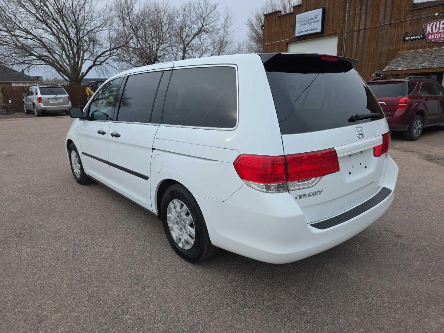 2008 WHITE HONDA ODYSSEY LX (5FNRL38268B) with an 3.5L engine, Automatic transmission, located at 495 Old Highway 20 West, South Sioux City, NE, 68776, (402) 494-2677, 42.458408, -96.443512 - Photo#2