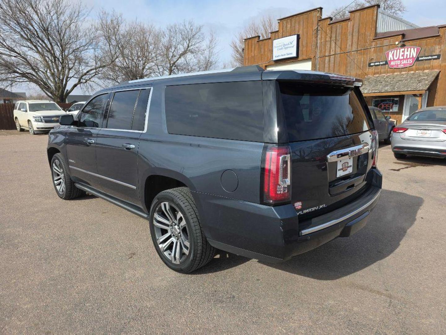 2019 GREY GMC YUKON XL DENALI (1GKS2HKJ0KR) with an 6.2L engine, Automatic transmission, located at 495 Old Highway 20 West, South Sioux City, NE, 68776, (402) 494-2677, 42.458408, -96.443512 - Photo#2