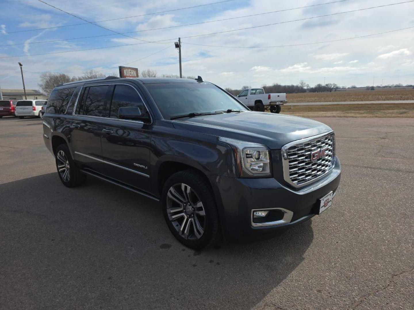 2019 GREY GMC YUKON XL DENALI (1GKS2HKJ0KR) with an 6.2L engine, Automatic transmission, located at 495 Old Highway 20 West, South Sioux City, NE, 68776, (402) 494-2677, 42.458408, -96.443512 - Photo#5