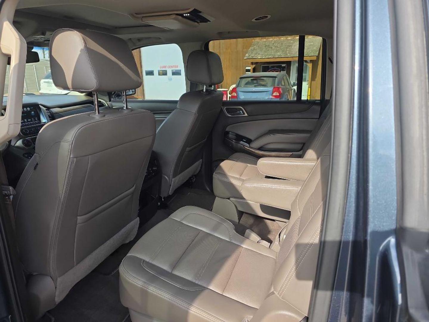 2019 GREY GMC YUKON XL DENALI (1GKS2HKJ0KR) with an 6.2L engine, Automatic transmission, located at 495 Old Highway 20 West, South Sioux City, NE, 68776, (402) 494-2677, 42.458408, -96.443512 - Photo#8