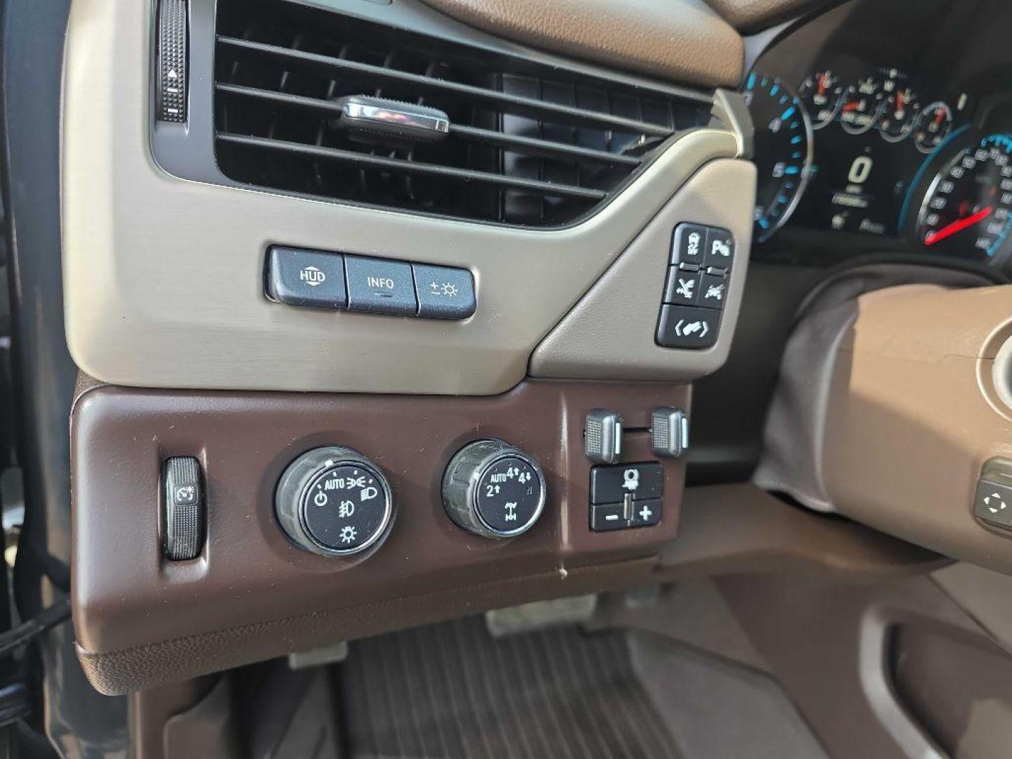 2019 GREY GMC YUKON XL DENALI (1GKS2HKJ0KR) with an 6.2L engine, Automatic transmission, located at 495 Old Highway 20 West, South Sioux City, NE, 68776, (402) 494-2677, 42.458408, -96.443512 - Photo#17