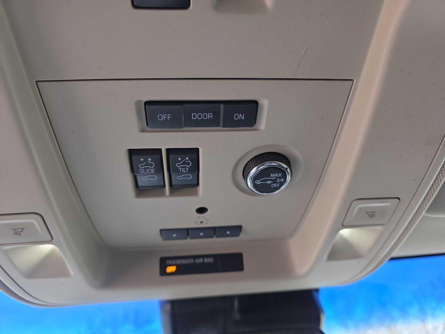 2019 GREY GMC YUKON XL DENALI (1GKS2HKJ0KR) with an 6.2L engine, Automatic transmission, located at 495 Old Highway 20 West, South Sioux City, NE, 68776, (402) 494-2677, 42.458408, -96.443512 - Photo#24