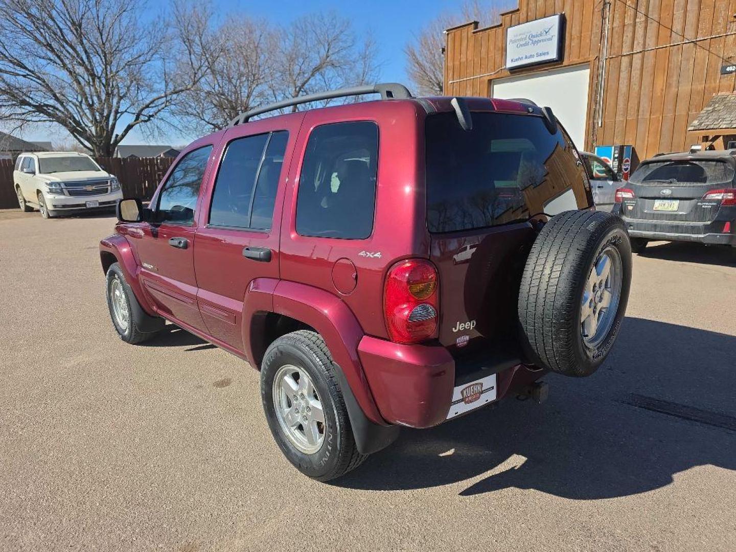 2002 MAROON JEEP LIBERTY LIMITED (1J4GL58K62W) with an 3.7L engine, Automatic transmission, located at 495 Old Highway 20 West, South Sioux City, NE, 68776, (402) 494-2677, 42.458408, -96.443512 - Photo#2