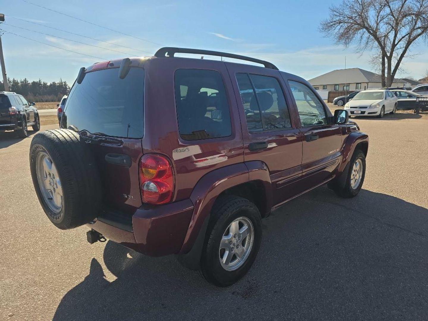 2002 MAROON JEEP LIBERTY LIMITED (1J4GL58K62W) with an 3.7L engine, Automatic transmission, located at 495 Old Highway 20 West, South Sioux City, NE, 68776, (402) 494-2677, 42.458408, -96.443512 - Photo#3