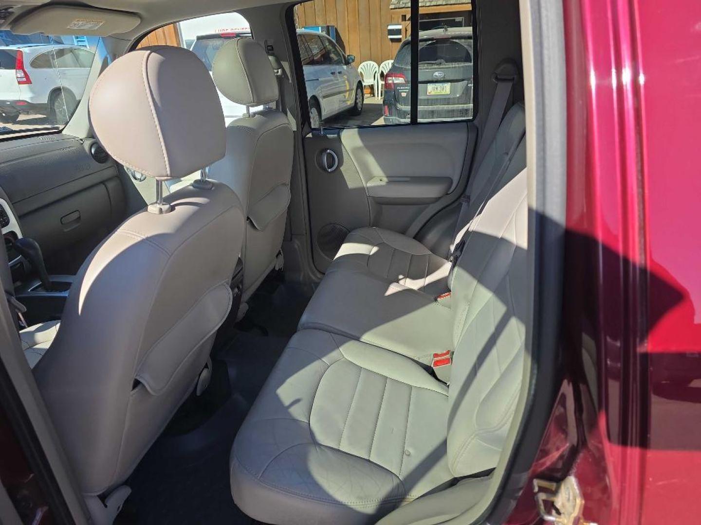 2002 MAROON JEEP LIBERTY LIMITED (1J4GL58K62W) with an 3.7L engine, Automatic transmission, located at 495 Old Highway 20 West, South Sioux City, NE, 68776, (402) 494-2677, 42.458408, -96.443512 - Photo#6