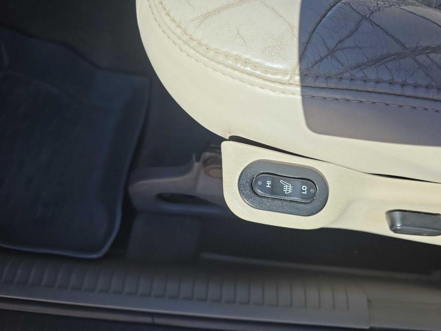 2002 MAROON JEEP LIBERTY LIMITED (1J4GL58K62W) with an 3.7L engine, Automatic transmission, located at 495 Old Highway 20 West, South Sioux City, NE, 68776, (402) 494-2677, 42.458408, -96.443512 - Photo#8