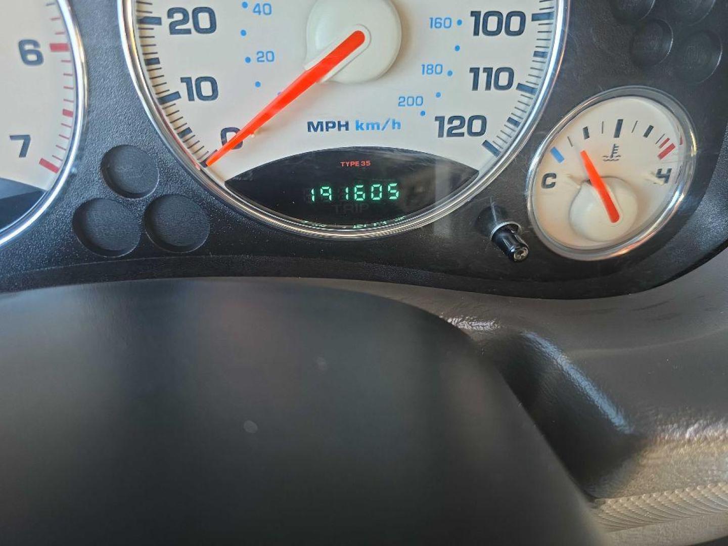 2002 MAROON JEEP LIBERTY LIMITED (1J4GL58K62W) with an 3.7L engine, Automatic transmission, located at 495 Old Highway 20 West, South Sioux City, NE, 68776, (402) 494-2677, 42.458408, -96.443512 - Photo#10