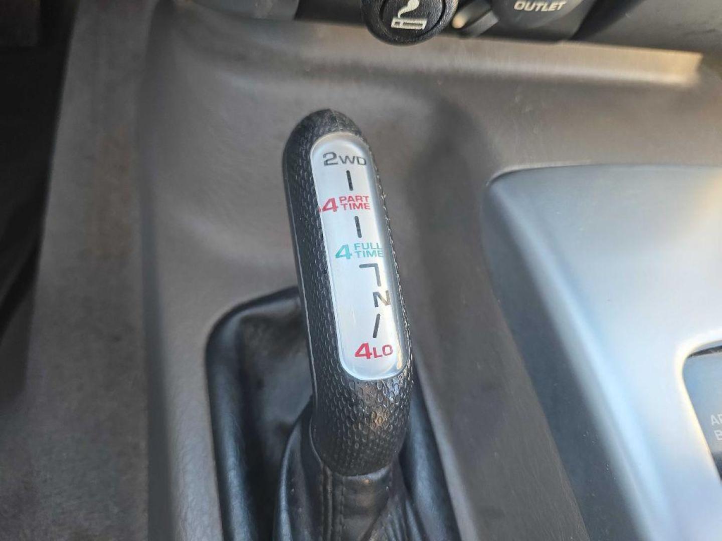 2002 MAROON JEEP LIBERTY LIMITED (1J4GL58K62W) with an 3.7L engine, Automatic transmission, located at 495 Old Highway 20 West, South Sioux City, NE, 68776, (402) 494-2677, 42.458408, -96.443512 - Photo#13