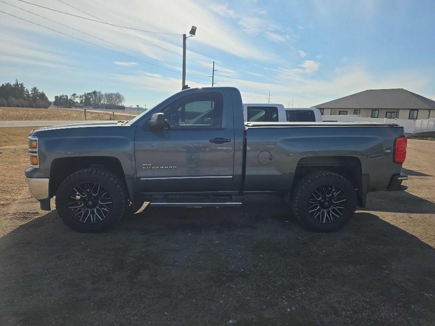 2014 BLUE CHEVROLET SILVERADO 1500 LT (1GCNKRECXEZ) with an 5.3L engine, Automatic transmission, located at 495 Old Highway 20 West, South Sioux City, NE, 68776, (402) 494-2677, 42.458408, -96.443512 - Photo#1