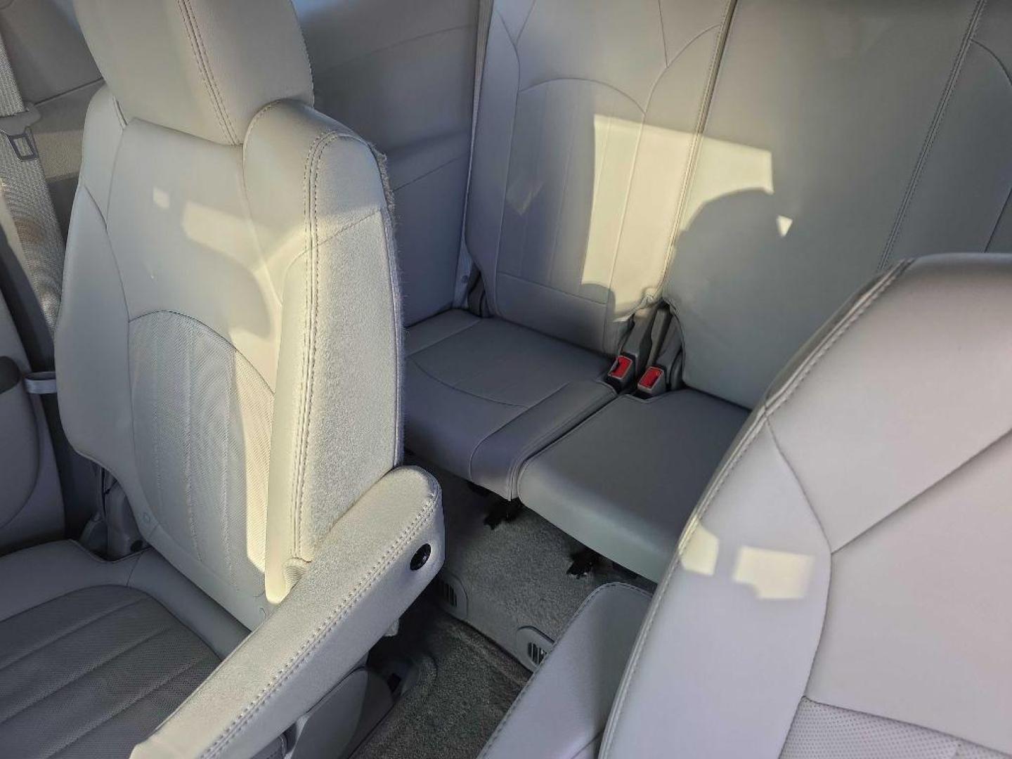 2017 WHITE BUICK ENCLAVE (5GAKRBKD0HJ) with an 3.6L engine, Automatic transmission, located at 495 Old Highway 20 West, South Sioux City, NE, 68776, (402) 494-2677, 42.458408, -96.443512 - Photo#7