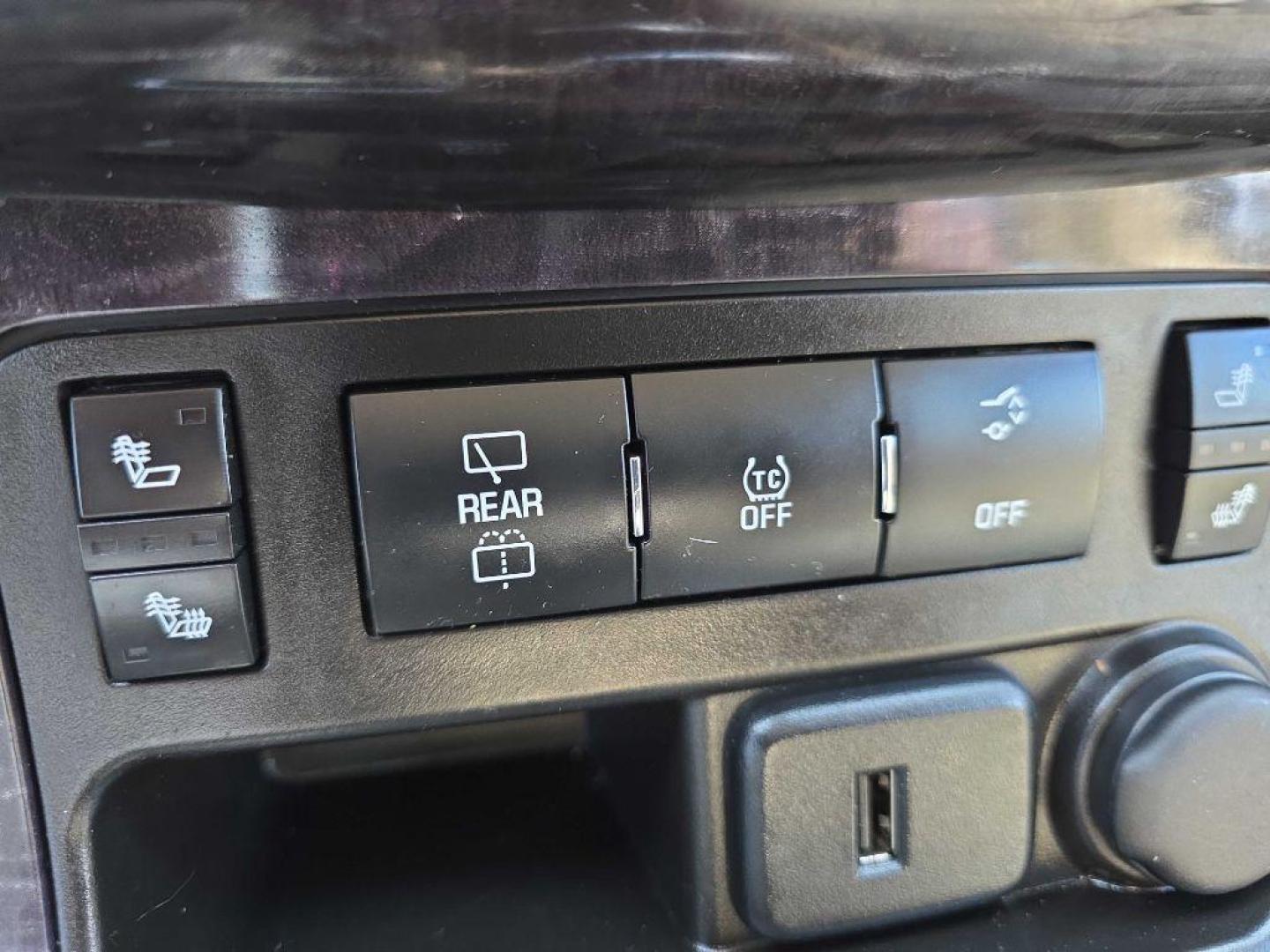 2017 WHITE BUICK ENCLAVE (5GAKRBKD0HJ) with an 3.6L engine, Automatic transmission, located at 495 Old Highway 20 West, South Sioux City, NE, 68776, (402) 494-2677, 42.458408, -96.443512 - Photo#11