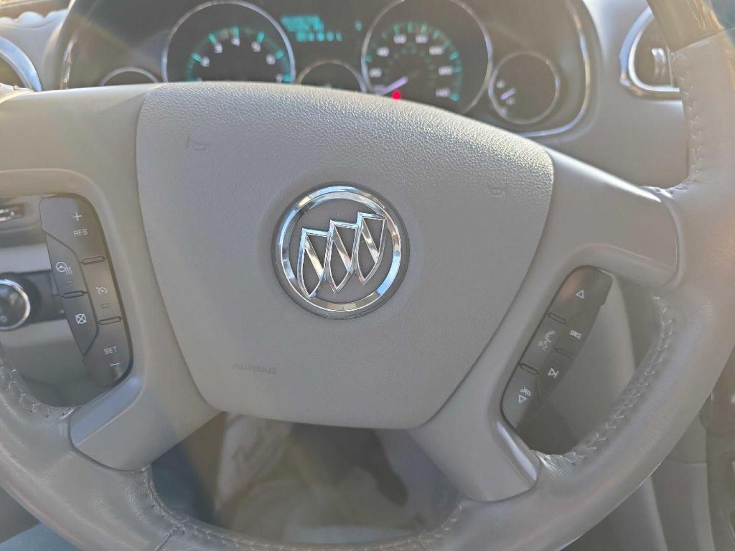 2017 WHITE BUICK ENCLAVE (5GAKRBKD0HJ) with an 3.6L engine, Automatic transmission, located at 495 Old Highway 20 West, South Sioux City, NE, 68776, (402) 494-2677, 42.458408, -96.443512 - Photo#15