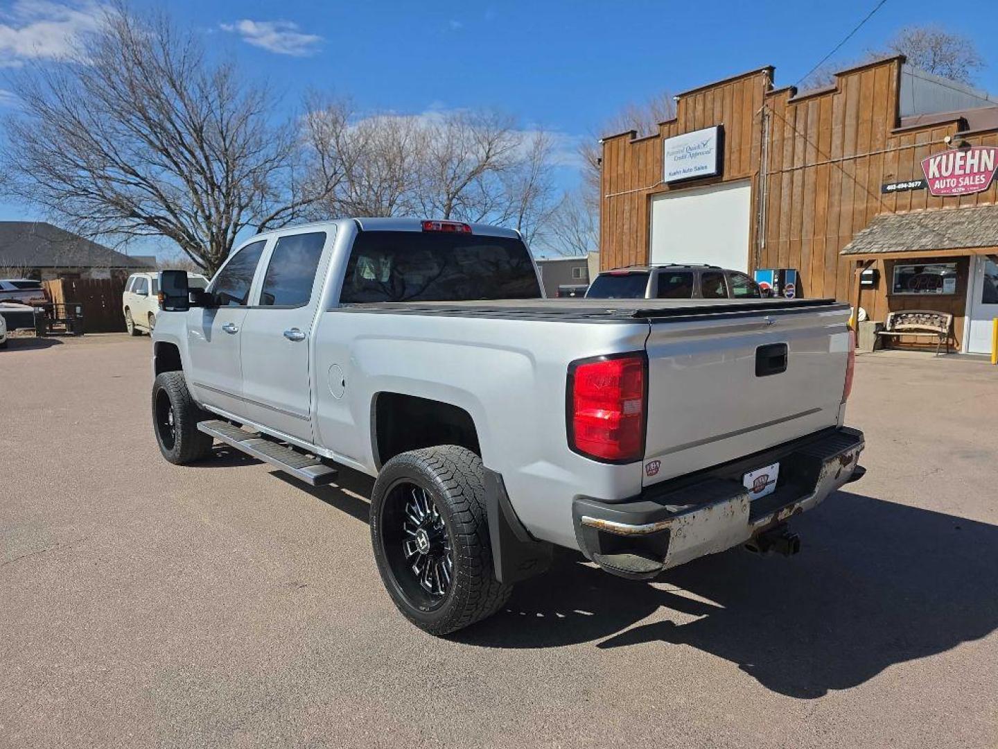 2015 SILVER CHEVROLET SILVERADO 2500 HEAVY DUTY LTZ (1GC1KWE84FF) with an 6.6L engine, Automatic transmission, located at 495 Old Highway 20 West, South Sioux City, NE, 68776, (402) 494-2677, 42.458408, -96.443512 - Photo#2