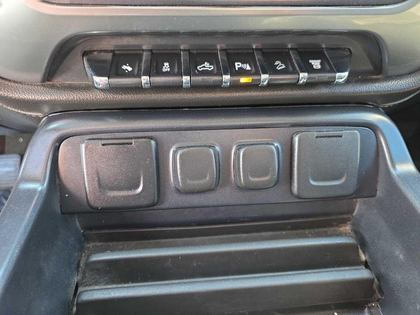 2015 SILVER CHEVROLET SILVERADO 2500 HEAVY DUTY LTZ (1GC1KWE84FF) with an 6.6L engine, Automatic transmission, located at 495 Old Highway 20 West, South Sioux City, NE, 68776, (402) 494-2677, 42.458408, -96.443512 - Photo#12