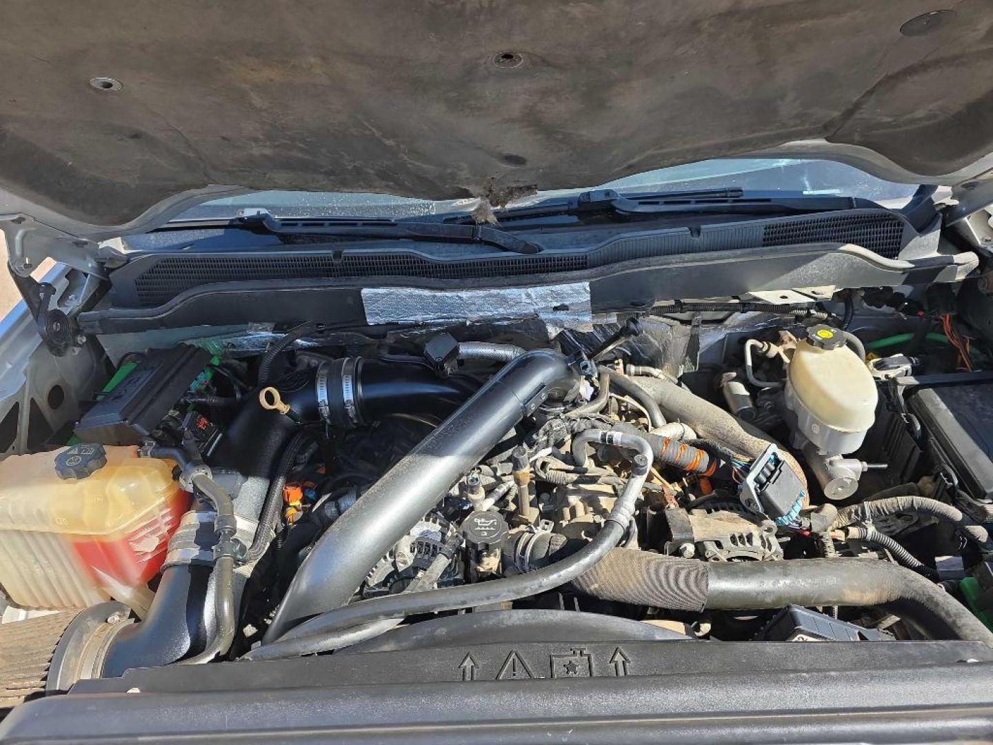 2015 SILVER CHEVROLET SILVERADO 2500 HEAVY DUTY LTZ (1GC1KWE84FF) with an 6.6L engine, Automatic transmission, located at 495 Old Highway 20 West, South Sioux City, NE, 68776, (402) 494-2677, 42.458408, -96.443512 - Photo#18