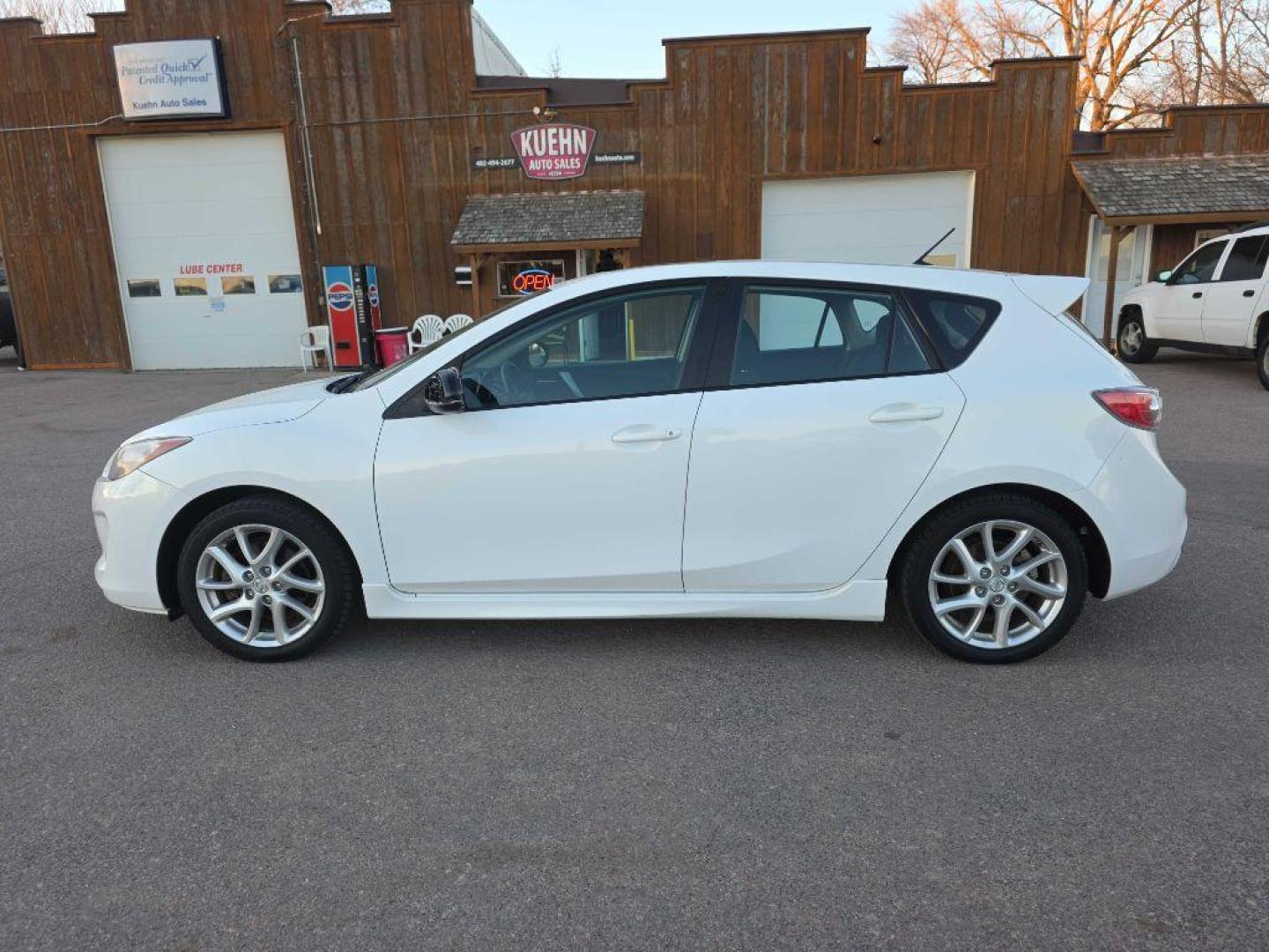 2012 WHITE MAZDA 3 S (JM1BL1L53C1) with an 2.5L engine, Automatic transmission, located at 495 Old Highway 20 West, South Sioux City, NE, 68776, (402) 494-2677, 42.458408, -96.443512 - Photo#1