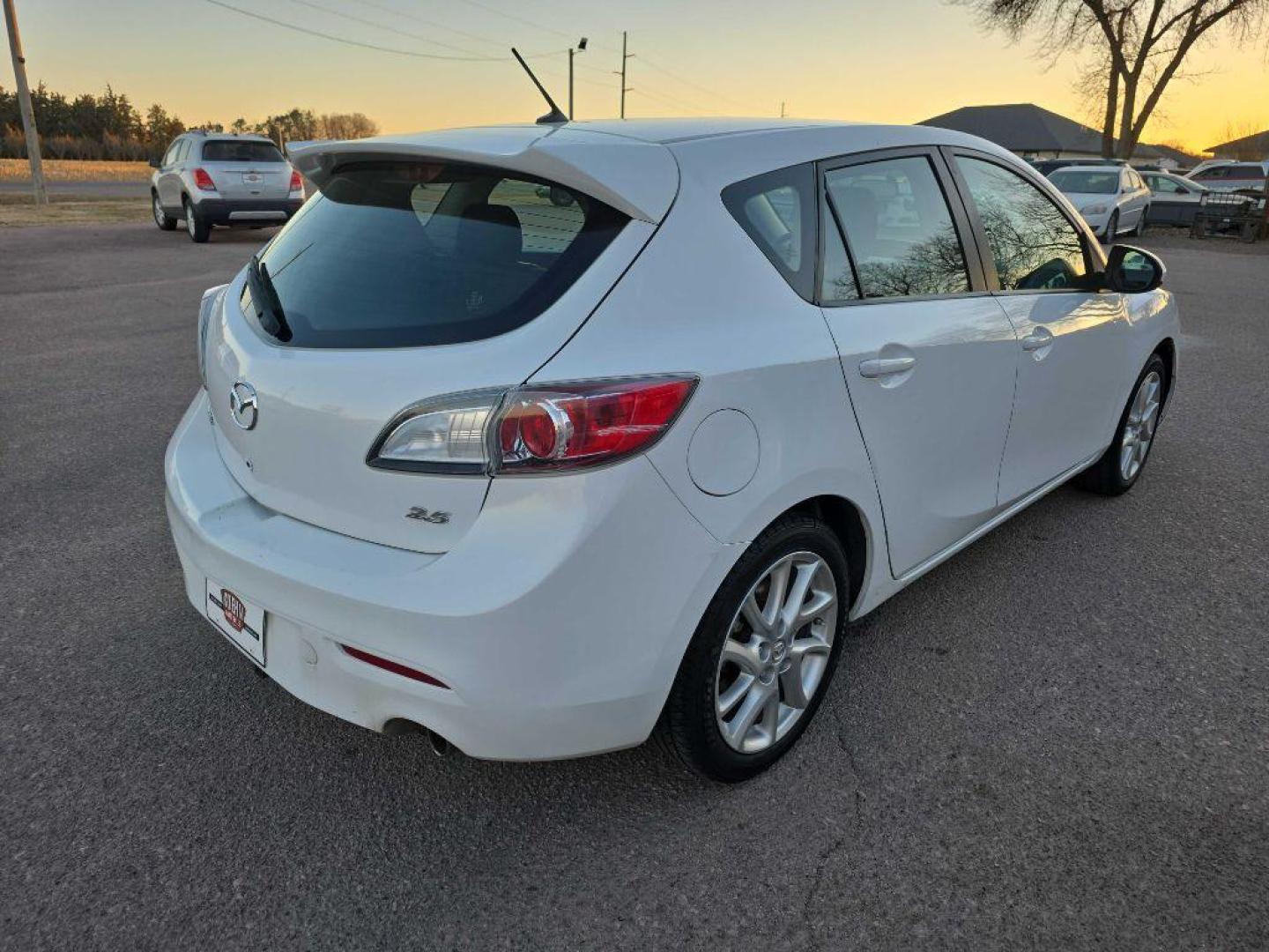 2012 WHITE MAZDA 3 S (JM1BL1L53C1) with an 2.5L engine, Automatic transmission, located at 495 Old Highway 20 West, South Sioux City, NE, 68776, (402) 494-2677, 42.458408, -96.443512 - Photo#3