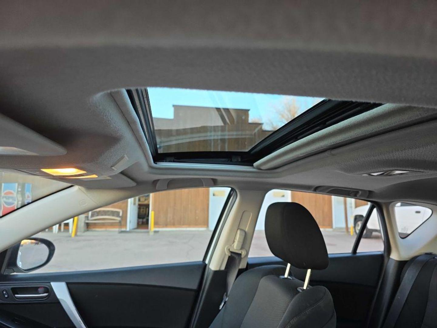 2012 WHITE MAZDA 3 S (JM1BL1L53C1) with an 2.5L engine, Automatic transmission, located at 495 Old Highway 20 West, South Sioux City, NE, 68776, (402) 494-2677, 42.458408, -96.443512 - Photo#8